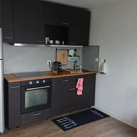 Whole Flat Near Metro Station Apartment