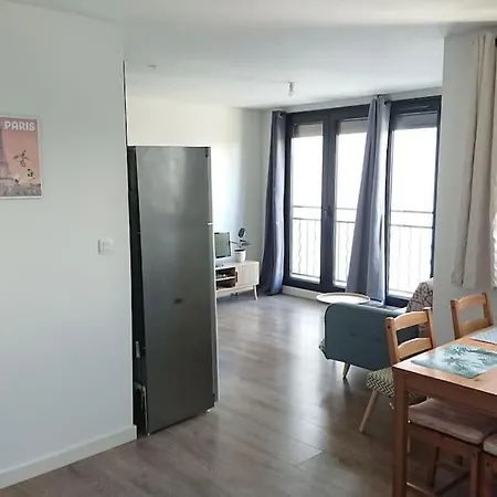 Whole Flat Near Metro Station *