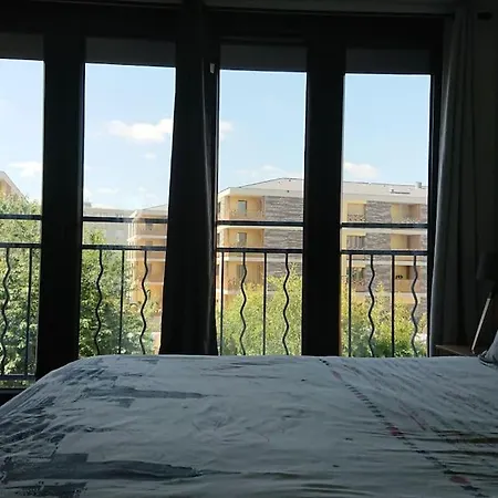 Whole Flat Near Metro Station Apartment *
